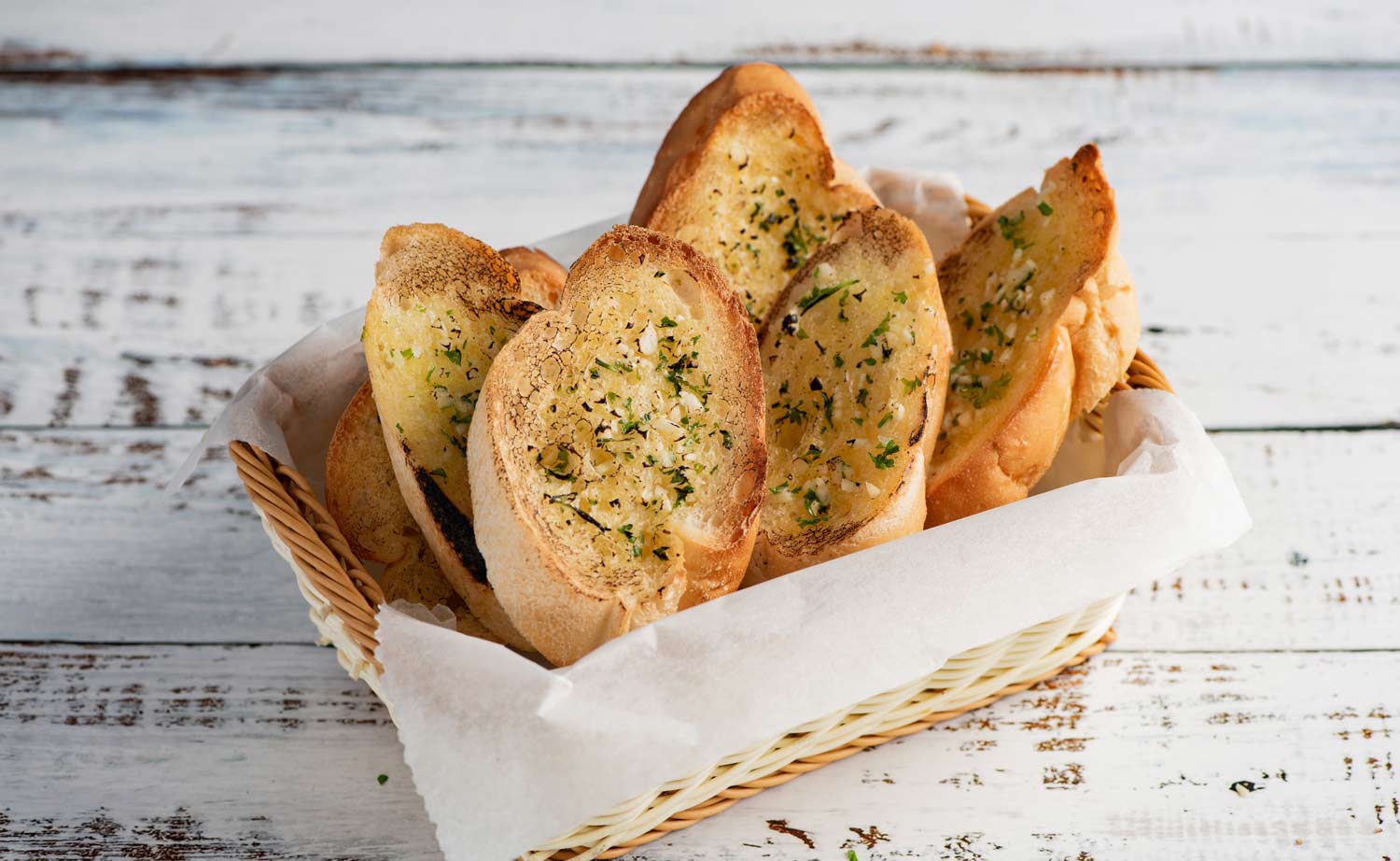 Garlic slices in basket