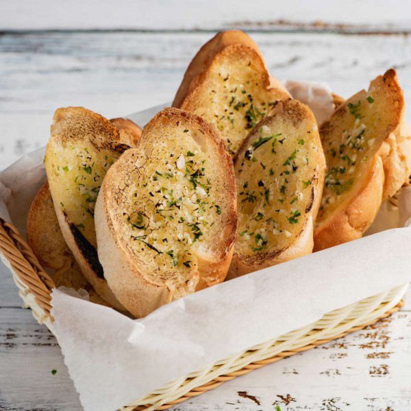 Garlic slices in basket
